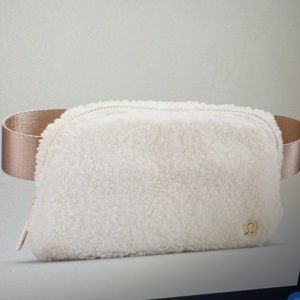 Lululemon Everywhere Fleece Belt Bag